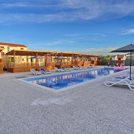 Poolside Mobile Home Турань Екстер'єр фото
