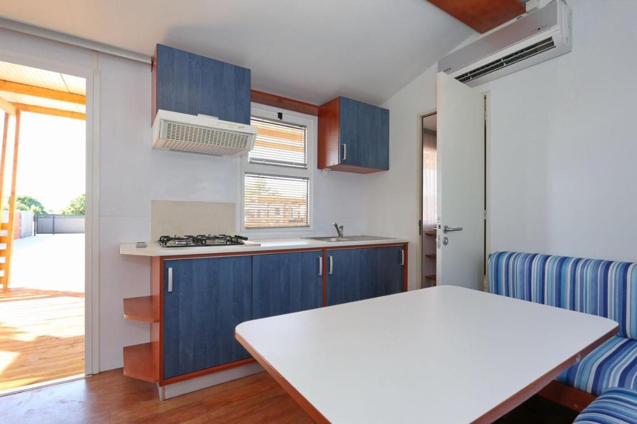Poolside Mobile Home Турань Екстер'єр фото