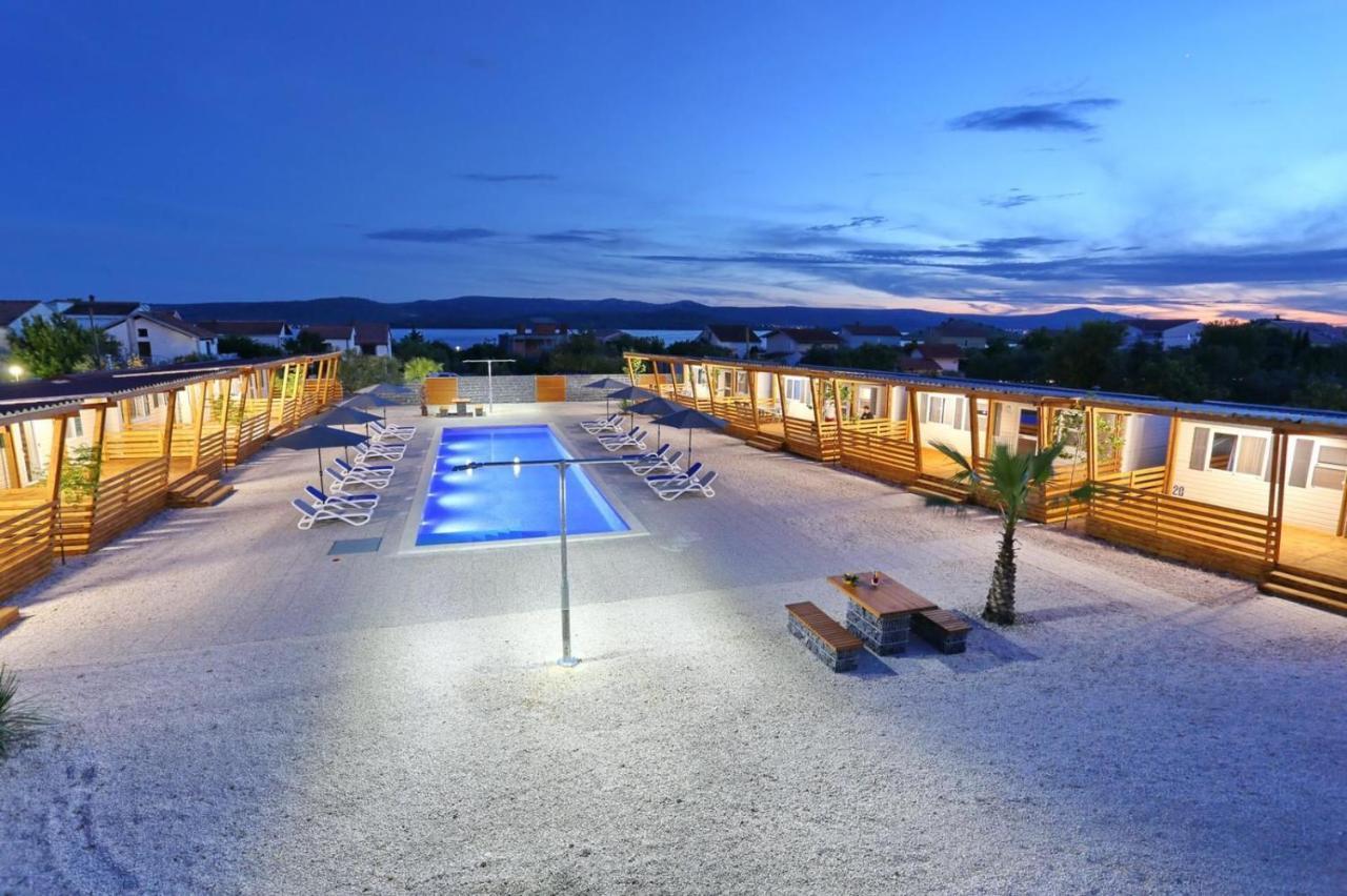 Poolside Mobile Home Турань Екстер'єр фото