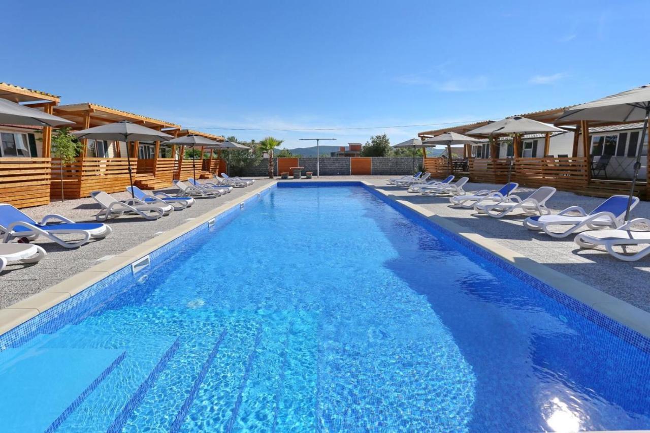 Poolside Mobile Home Турань Екстер'єр фото