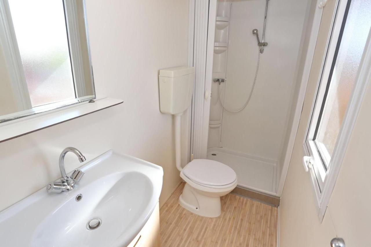 Poolside Mobile Home Турань Екстер'єр фото