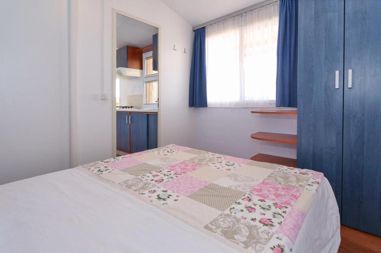 Poolside Mobile Home Турань Екстер'єр фото