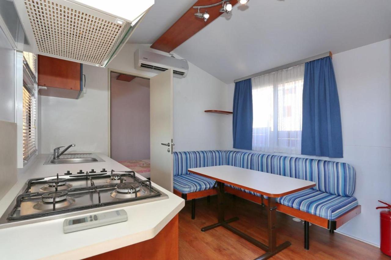 Poolside Mobile Home Турань Екстер'єр фото