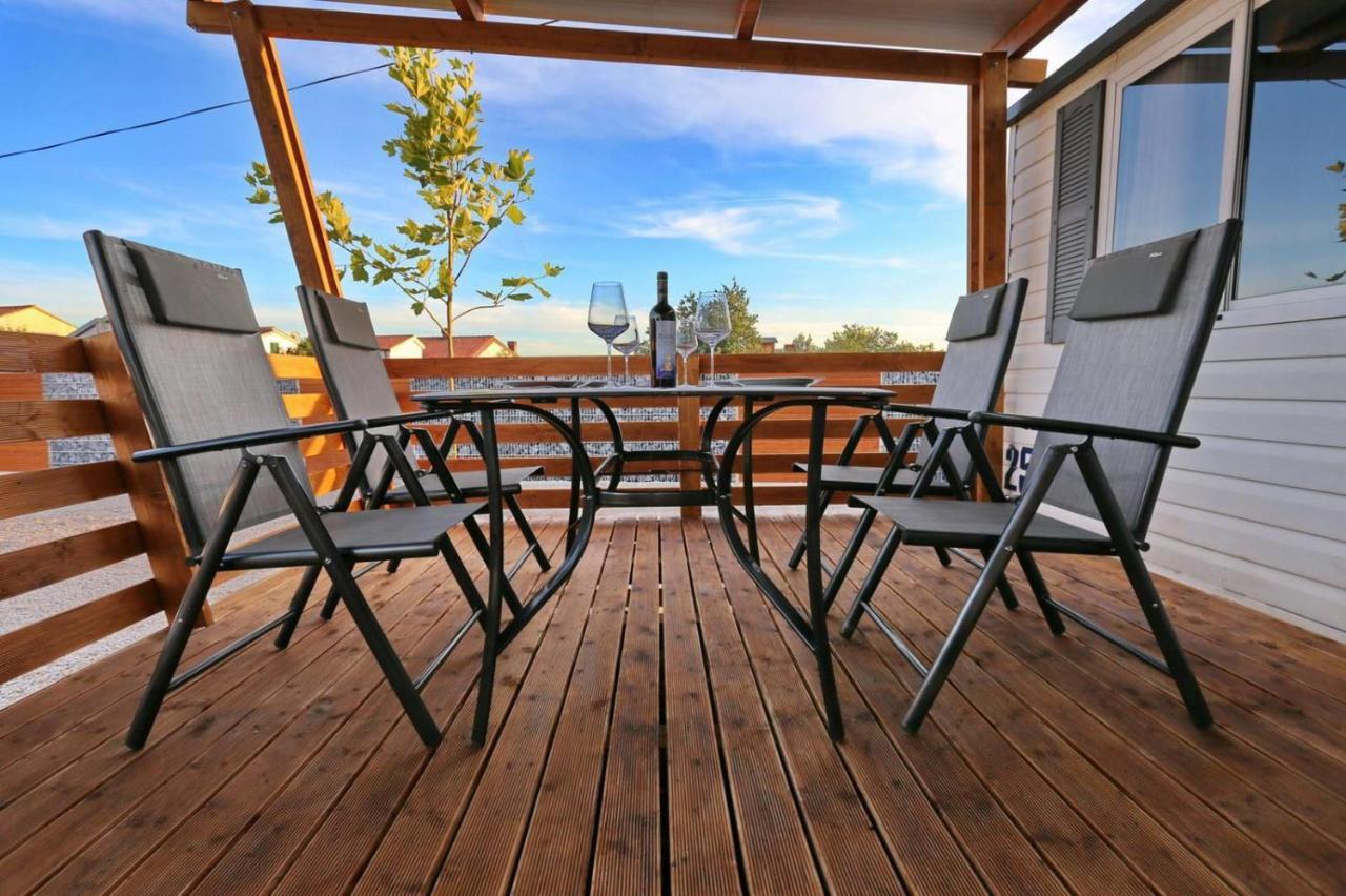 Poolside Mobile Home Турань Екстер'єр фото
