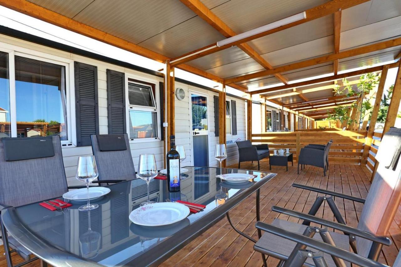 Poolside Mobile Home Турань Екстер'єр фото