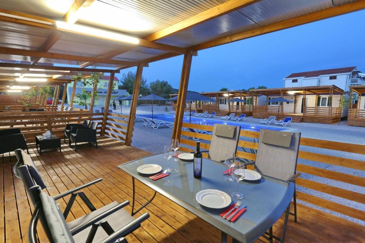 Poolside Mobile Home Турань Екстер'єр фото