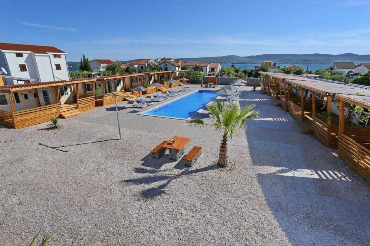 Poolside Mobile Home Турань Екстер'єр фото