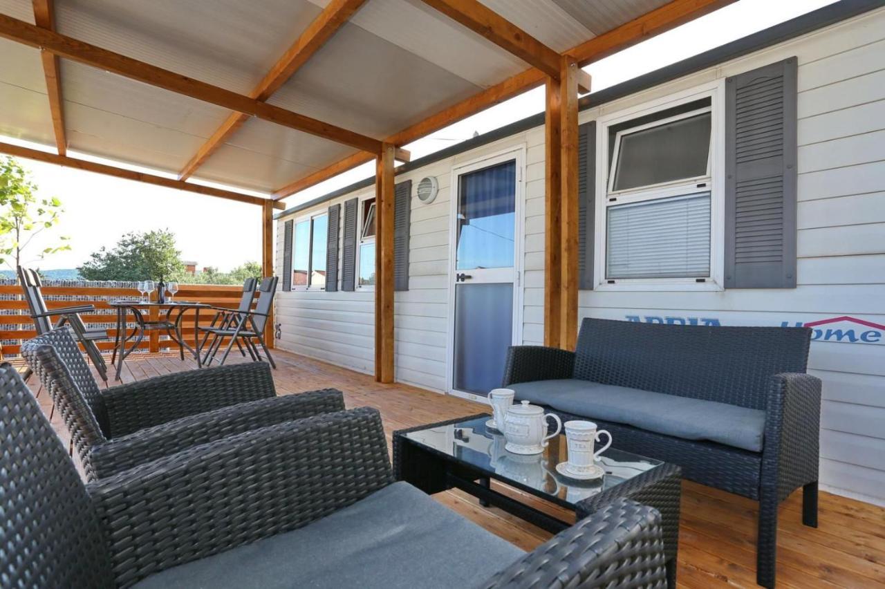 Poolside Mobile Home Турань Екстер'єр фото