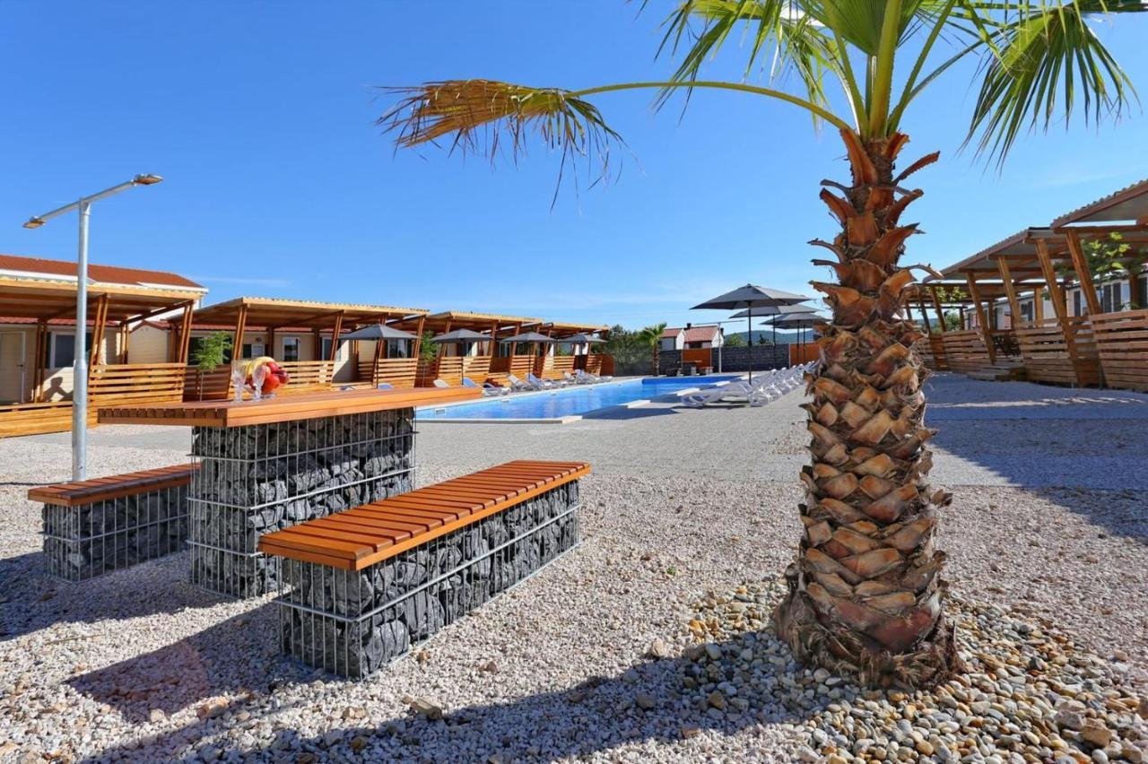 Poolside Mobile Home Турань Екстер'єр фото